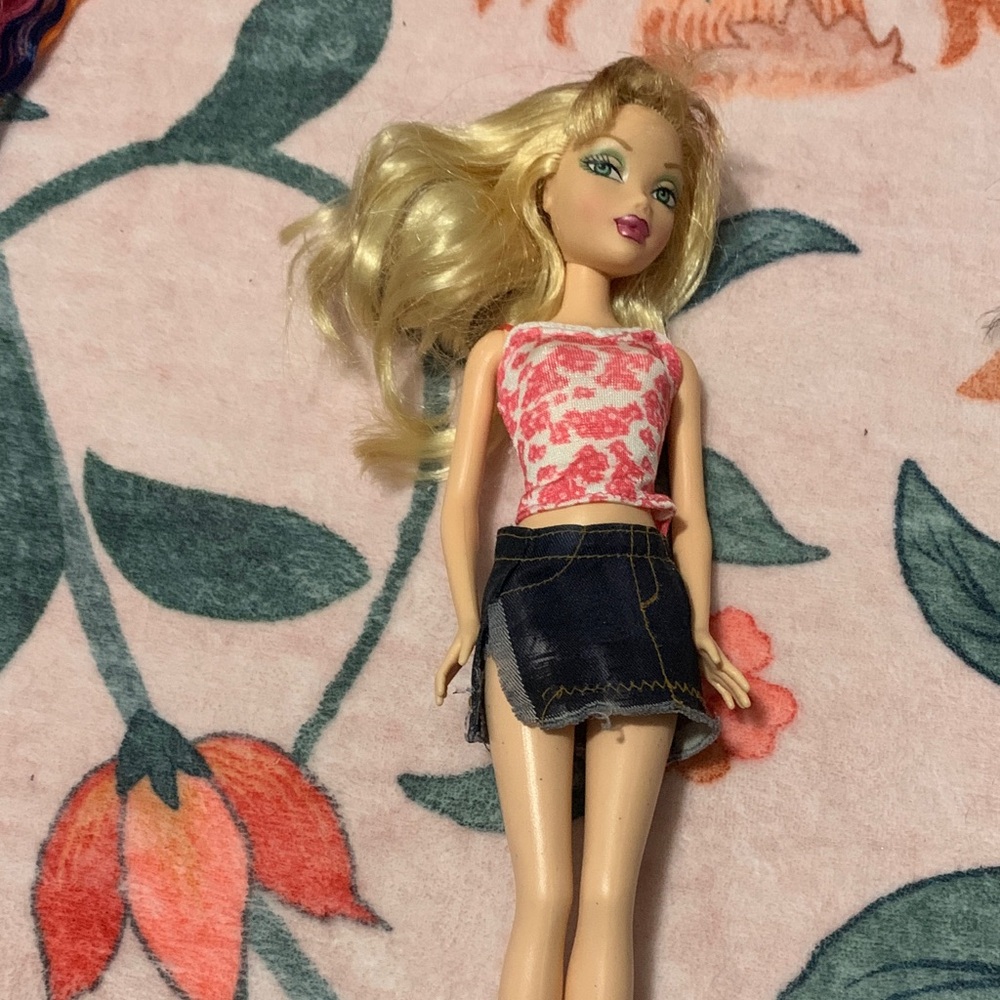 Barbie My Scene Shopping Spree Delancey Doll Green Eye Highlighted Hair Bangs
